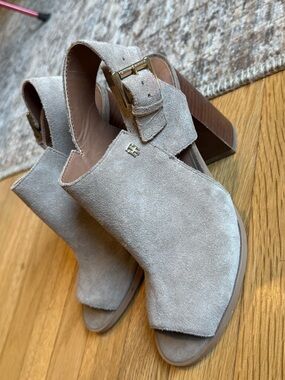 Suede Peep-Toe Block Heel Sandals - Taupe